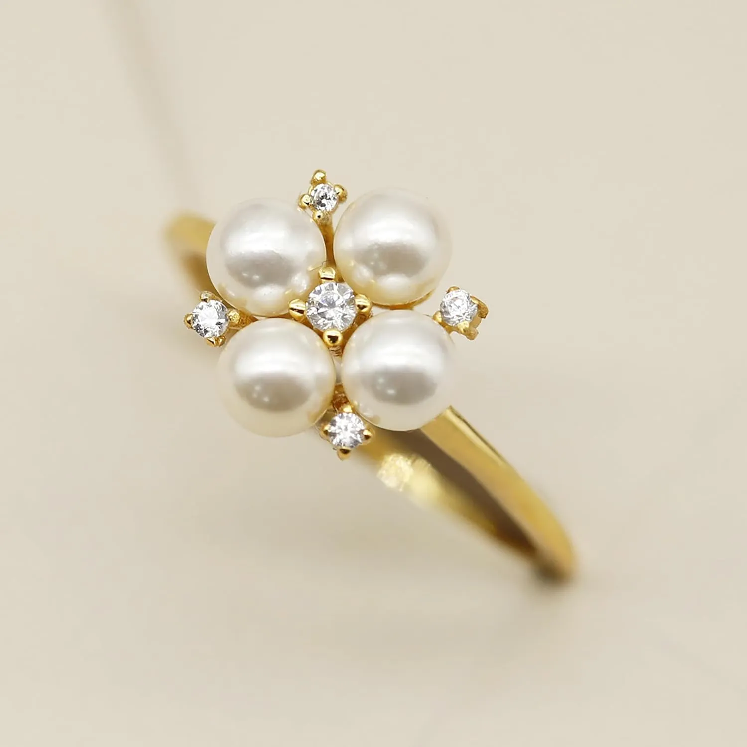 925 Sterling Silver Pearl Flower Ring for Women Dainty Cubic Zirconia Ring for Mother Daughter Elegant Shell Pearl Band Trendy Jewelry Graduation Gift Size 6-10