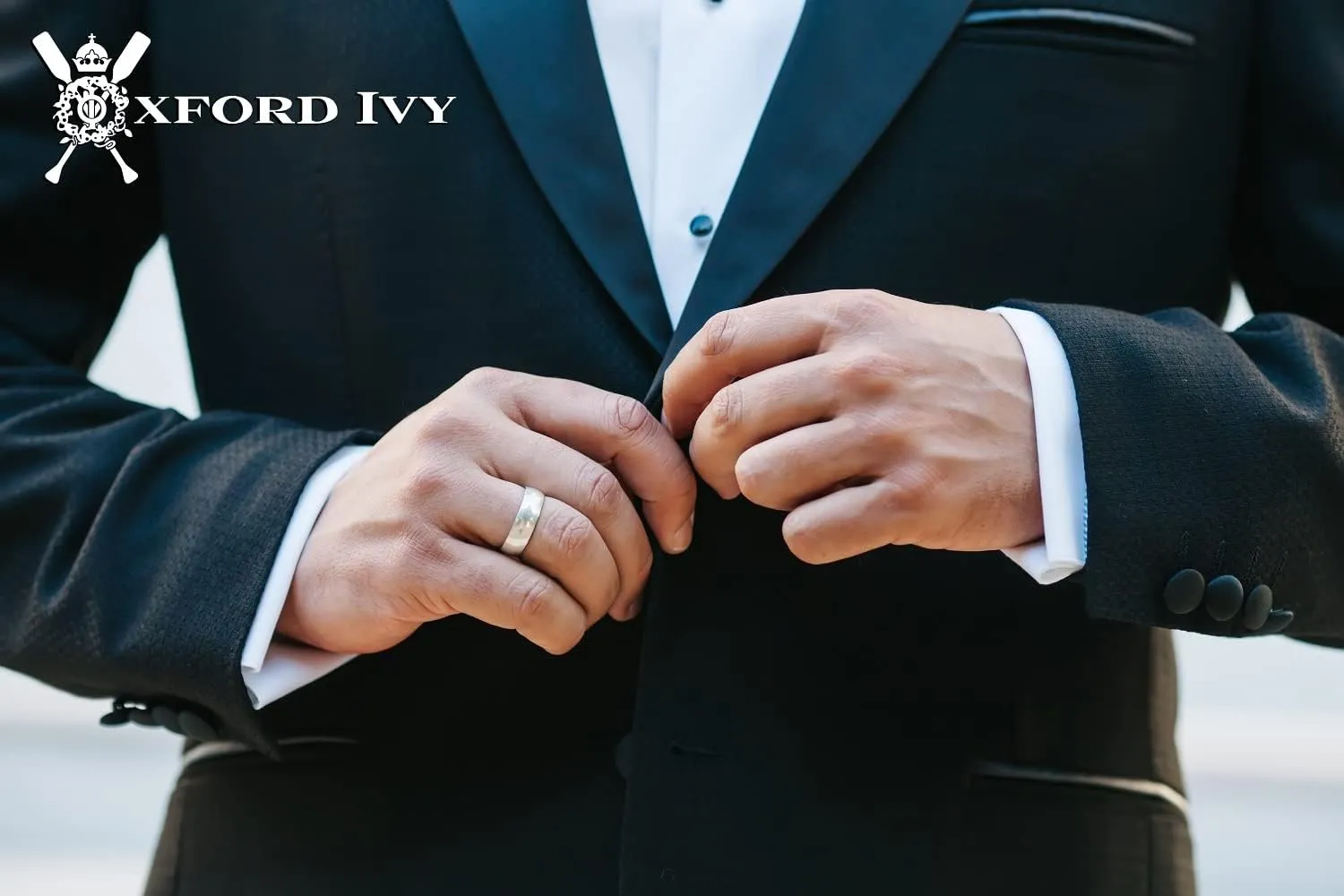 Classic 5mm 14K White or 14K Yellow Gold Traditional Classic Plain High Polished Wedding Band for Men or Women (Sizes 8-14)
