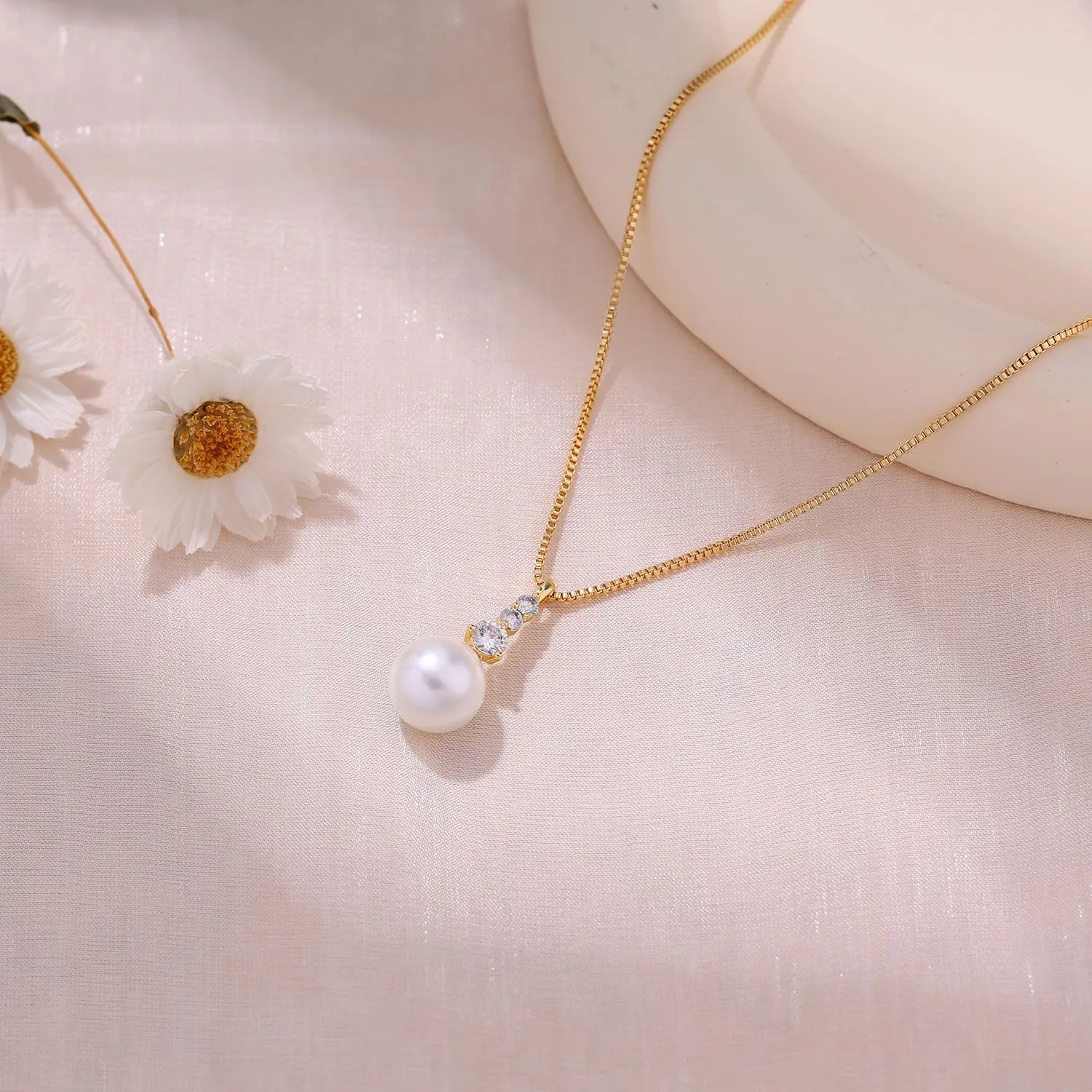 Ewrkbr Gold Pearl Necklaces for Women - 14K Gold Plated Dainty CZ Pearl Choker Necklace for Trendy Formal Wedding Occasions