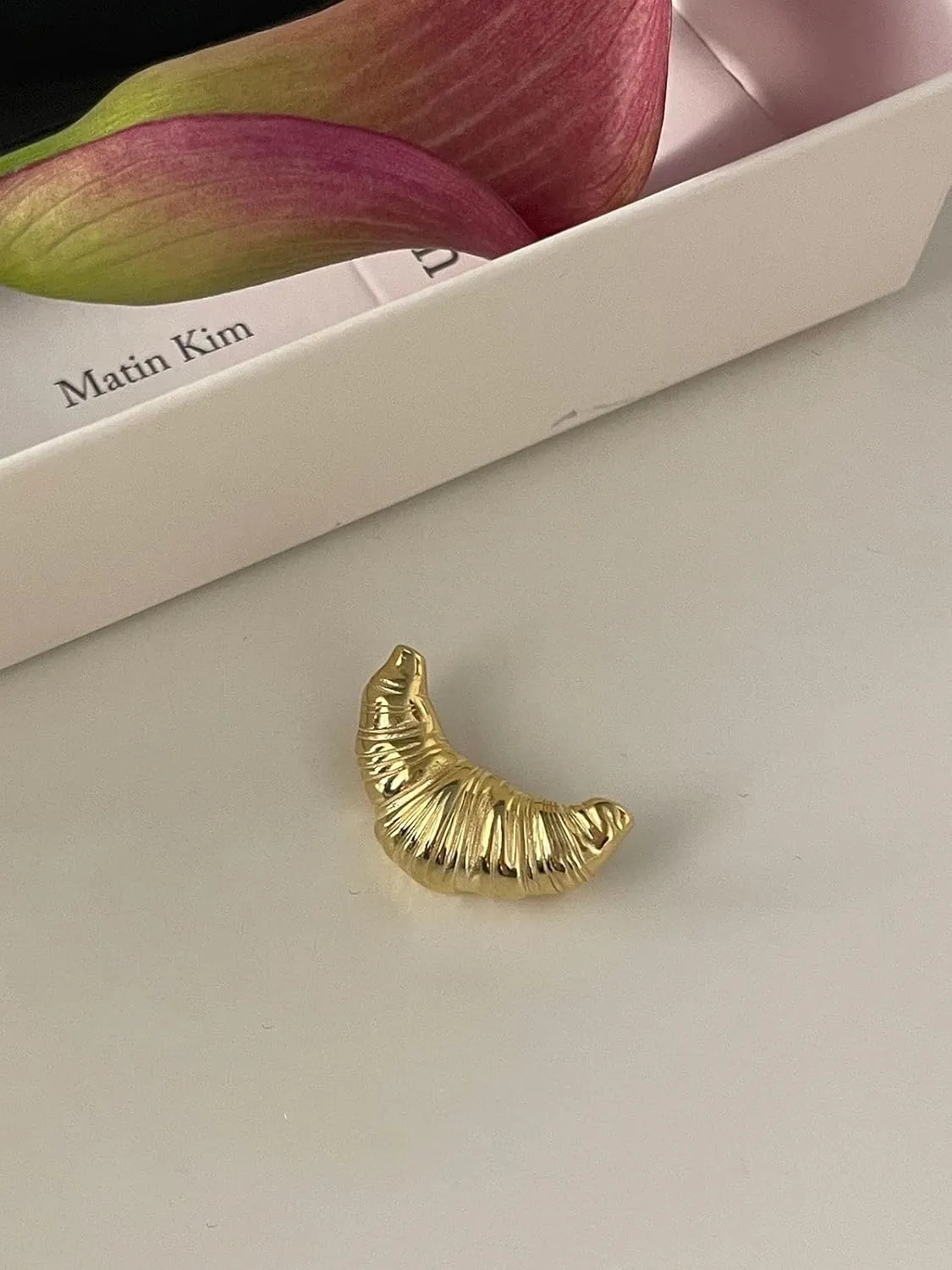 Funny Croissant Brooch Pin - Trendy Croissant Brooch Accessory for Girls, Teens, Women, and Men