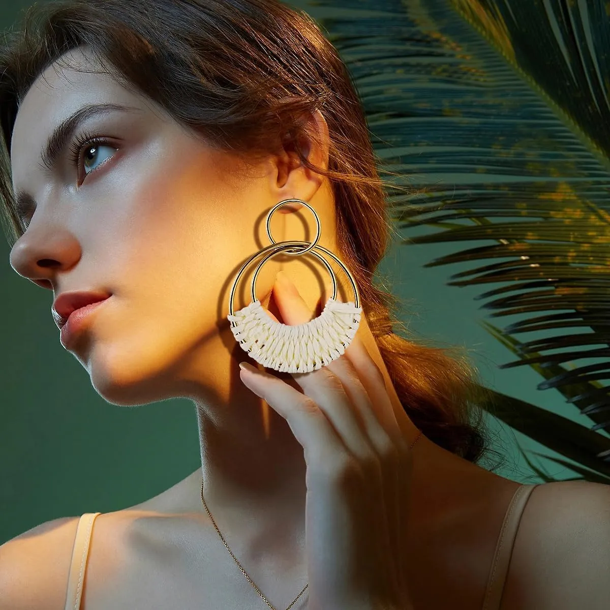 Handmade Raffia Hoop Earrings Statement Tropical Bohemian Straw Dangle Earrings Natural Rattan Vacation Style Round Earrings for Women Summer Beach Party Essential Jewelry