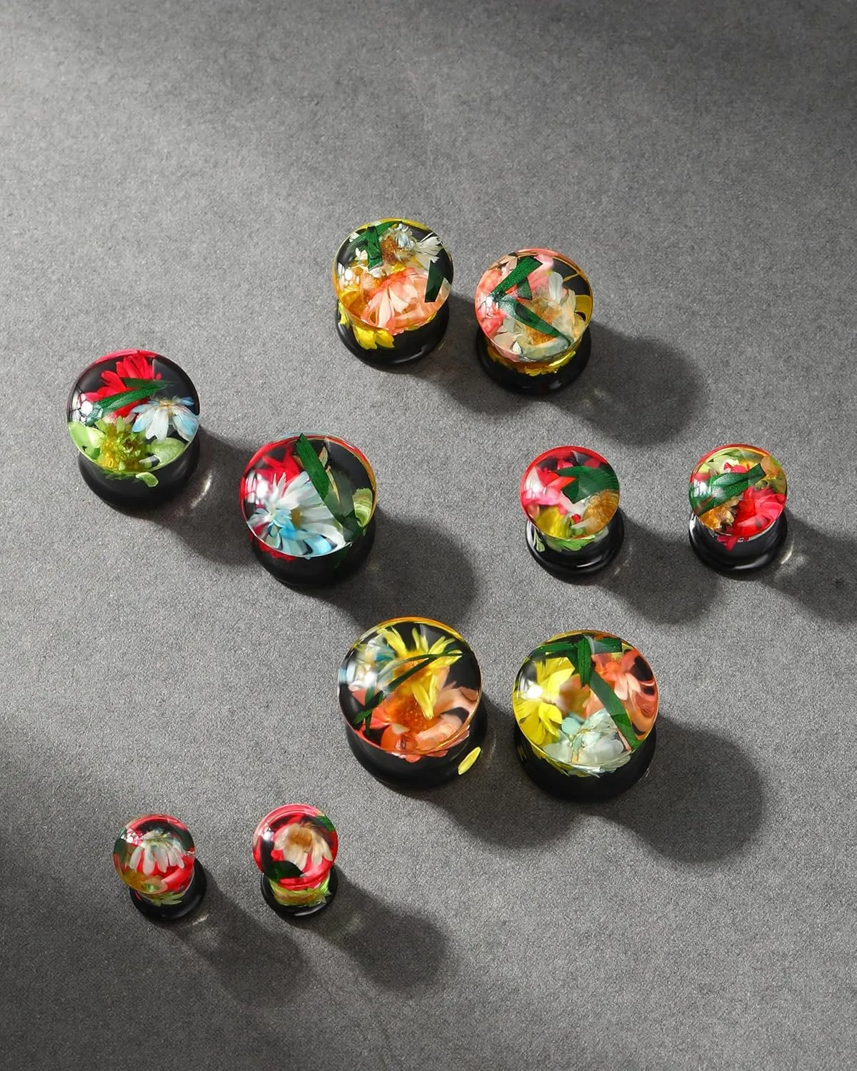 Jewseen 2Pcs Flower Ear Gauges Ear Tunnels Black Ear Plugs Resin Tunnels Gauges Plugs Flower Gauges Piercing Jewelry for Women 2g-1