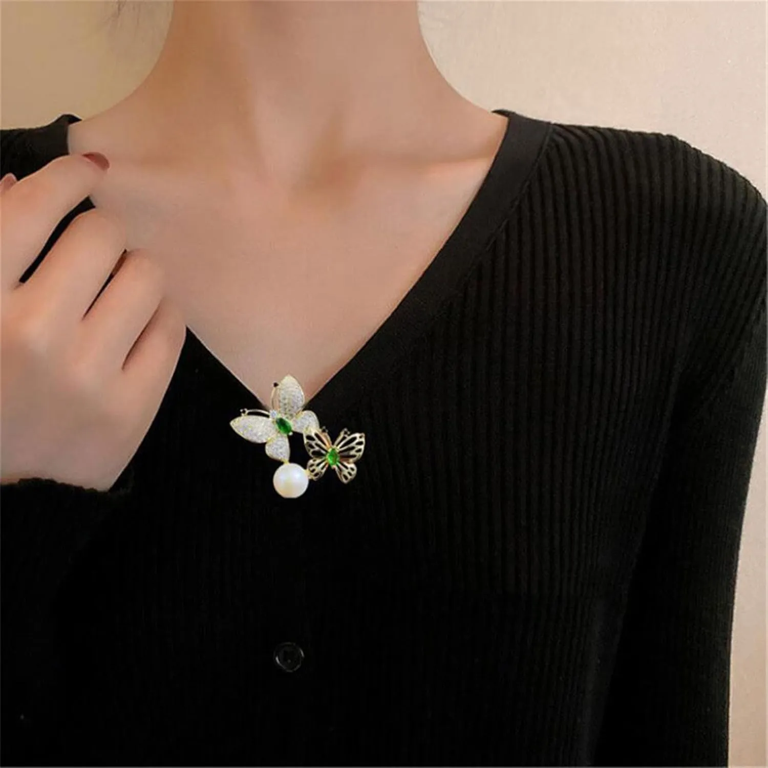 Lovely Bird Butterfly Bees Brooch for Women Pearl Rhinestone Lapel Pins Trendy Animal Jewelry Coat Pin Wedding