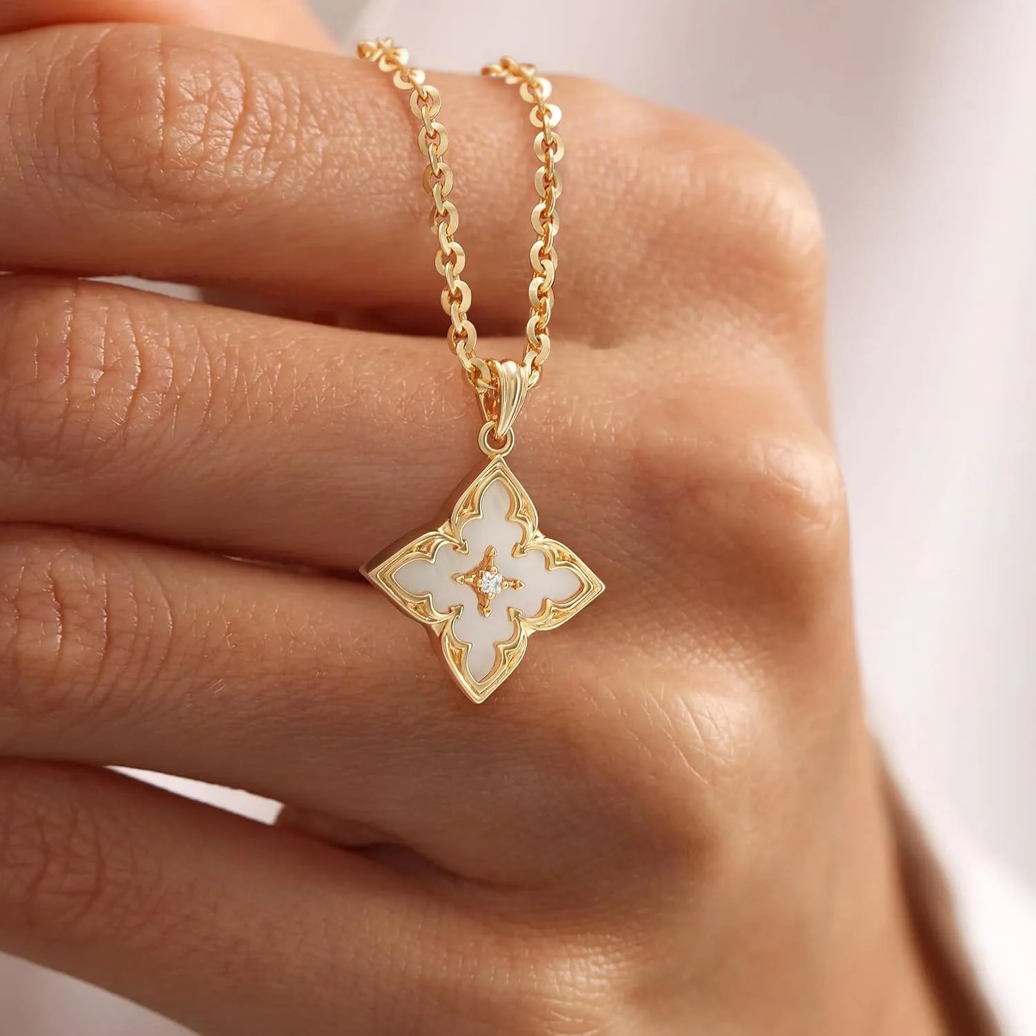 LOYATA Gold Clover Necklace for Women 14K Gold Plated Cubic Zirconia Four Leaf Clover Necklace Lucky Charm Dainty Simple Gold Pendant Necklace for Women Jewelry