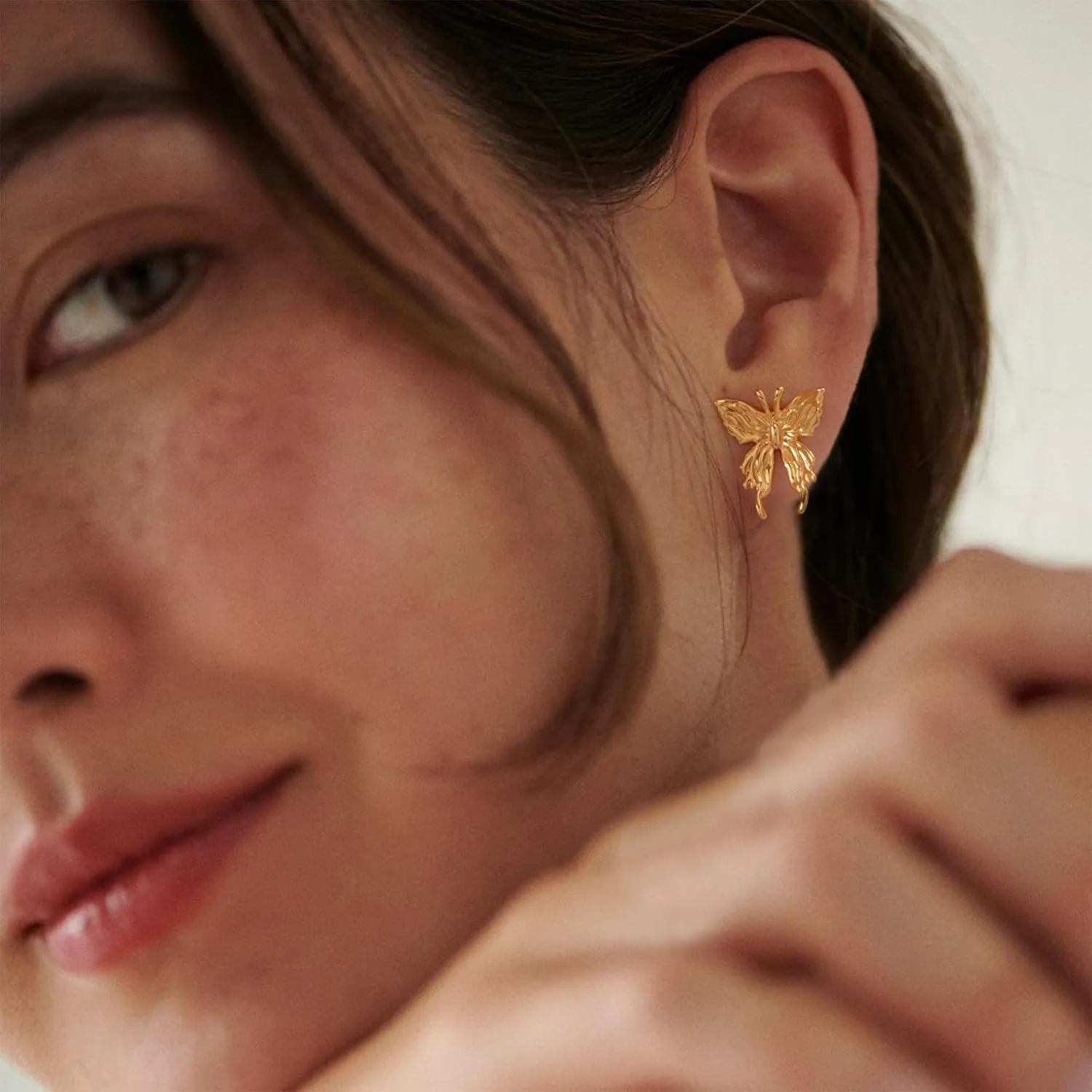 MEVECCO Gold Butterfly Stud Earrings for Women 18K Gold Plated Minimalist Earrings Dainty Mini Cute Simple Delicate Butterfly Earrings