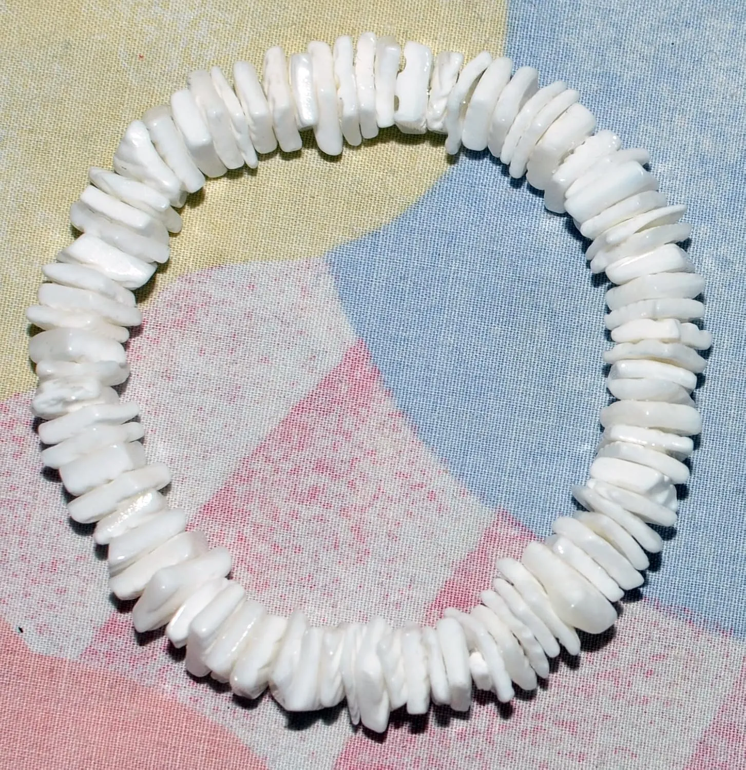 Native Treasure Mens and Womens BRACELET Polished White Rose Clam Chips Ark Shell Stretch Bracelet From the Philippines