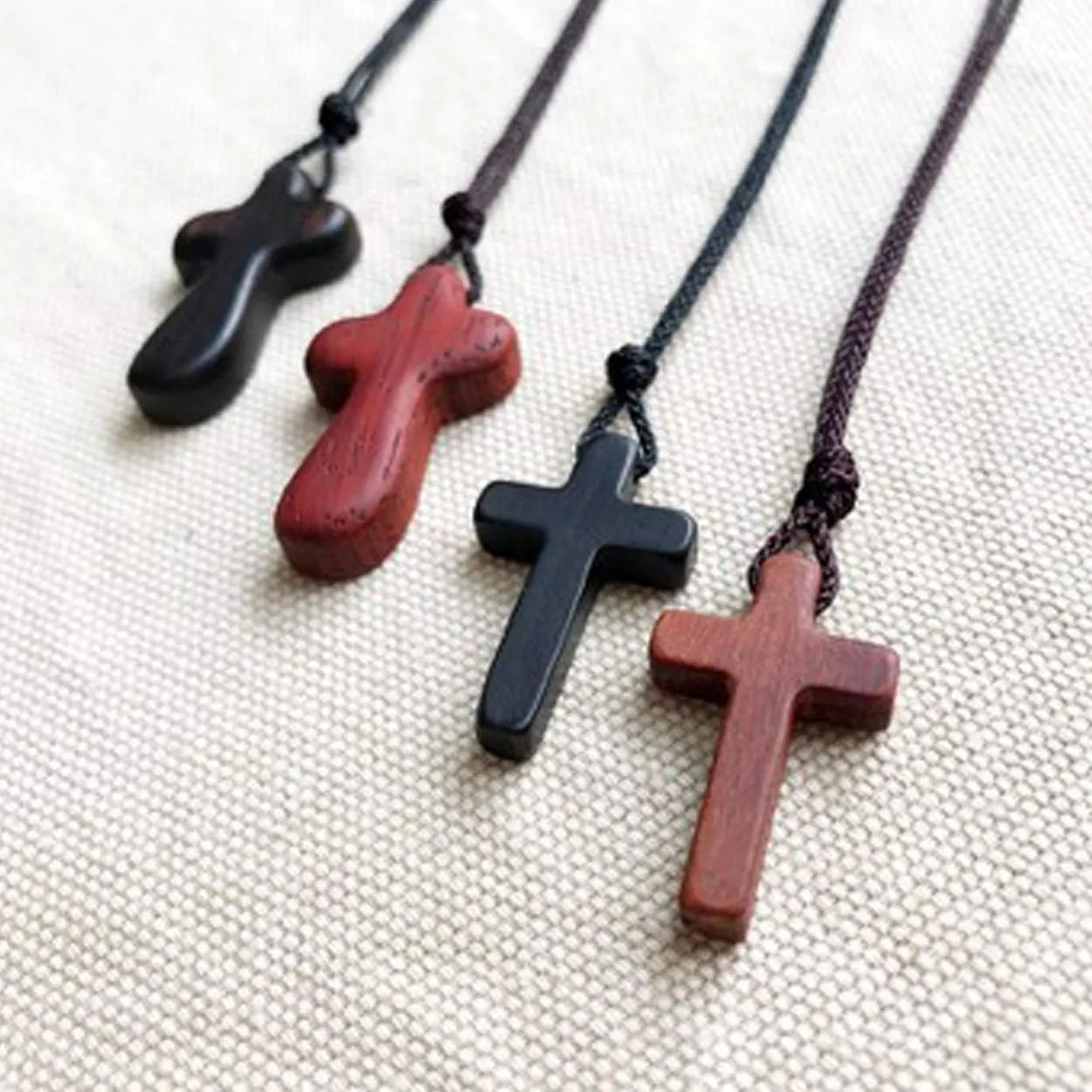 Natural Wooden Cross Pendant Necklaces for Women Men Sandalwood Handcrafted Gift Wood Hang from Car Rearview Mirror Pendant Vehicle Decoration