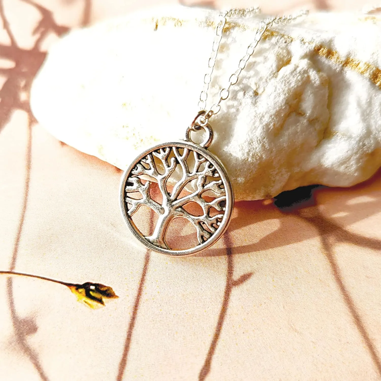 Silver Tree of Life Family Tree Pendant Necklace Fashion Jewelry Christmas Birthday Gifts for Women Family Gifts for Mom Grandma Teen Best Friend Teacher