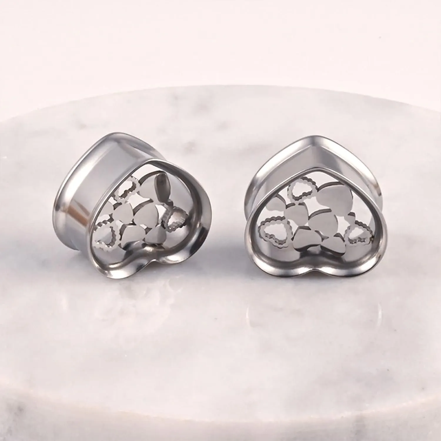 Tunnel Gauges, 2PCS Stainless Steel Ear Plugs Polished Hollow Heart Gauge Plugs Body Piercings Jewelry