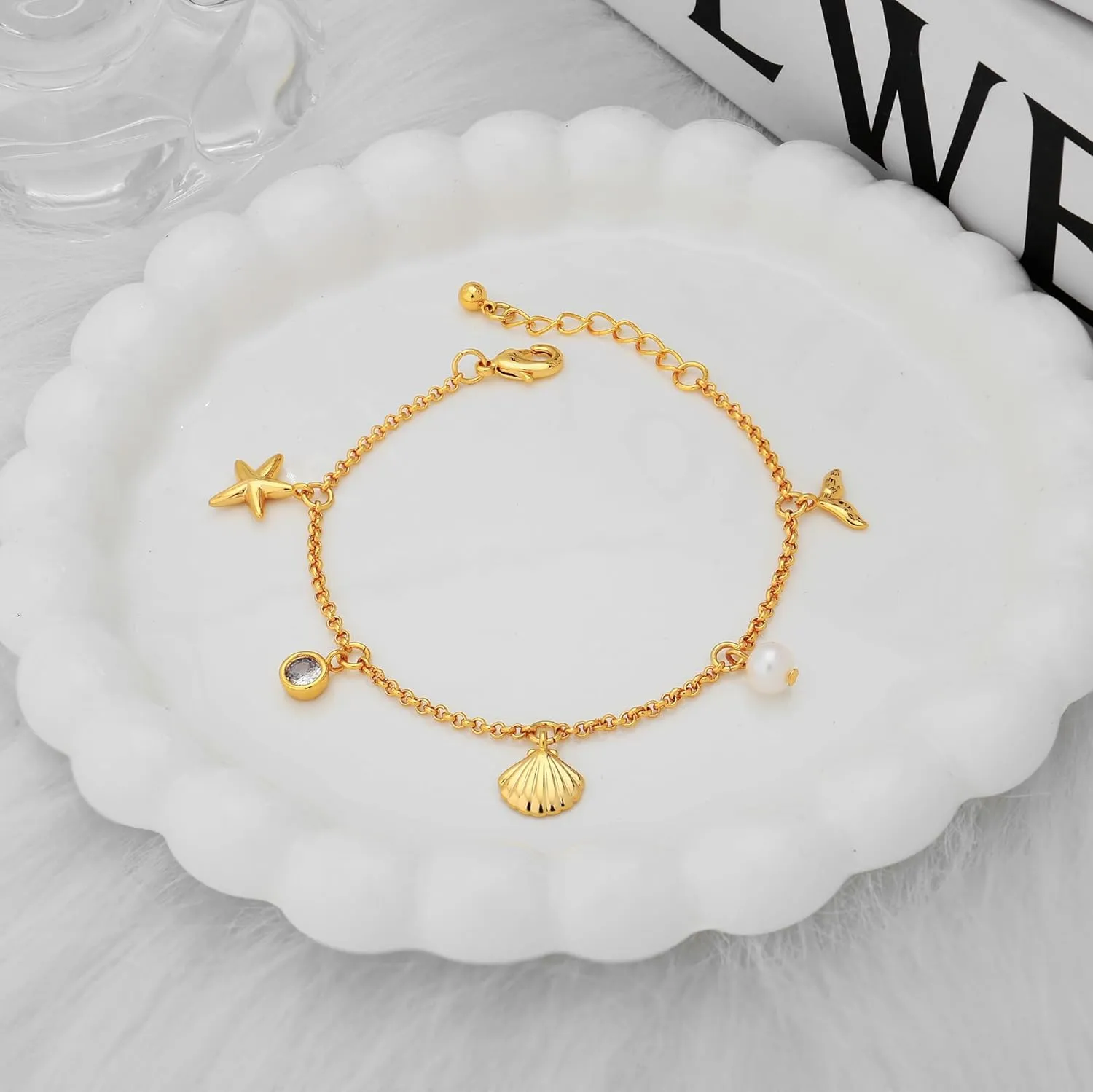 WOWORAMA Starfish Seashell Bracelet for Women Gold Beach Shell Charm Bracelets Adjustable Shell Beads Bracelet Boho Hawaiian Ocean Mermaid Bracelet