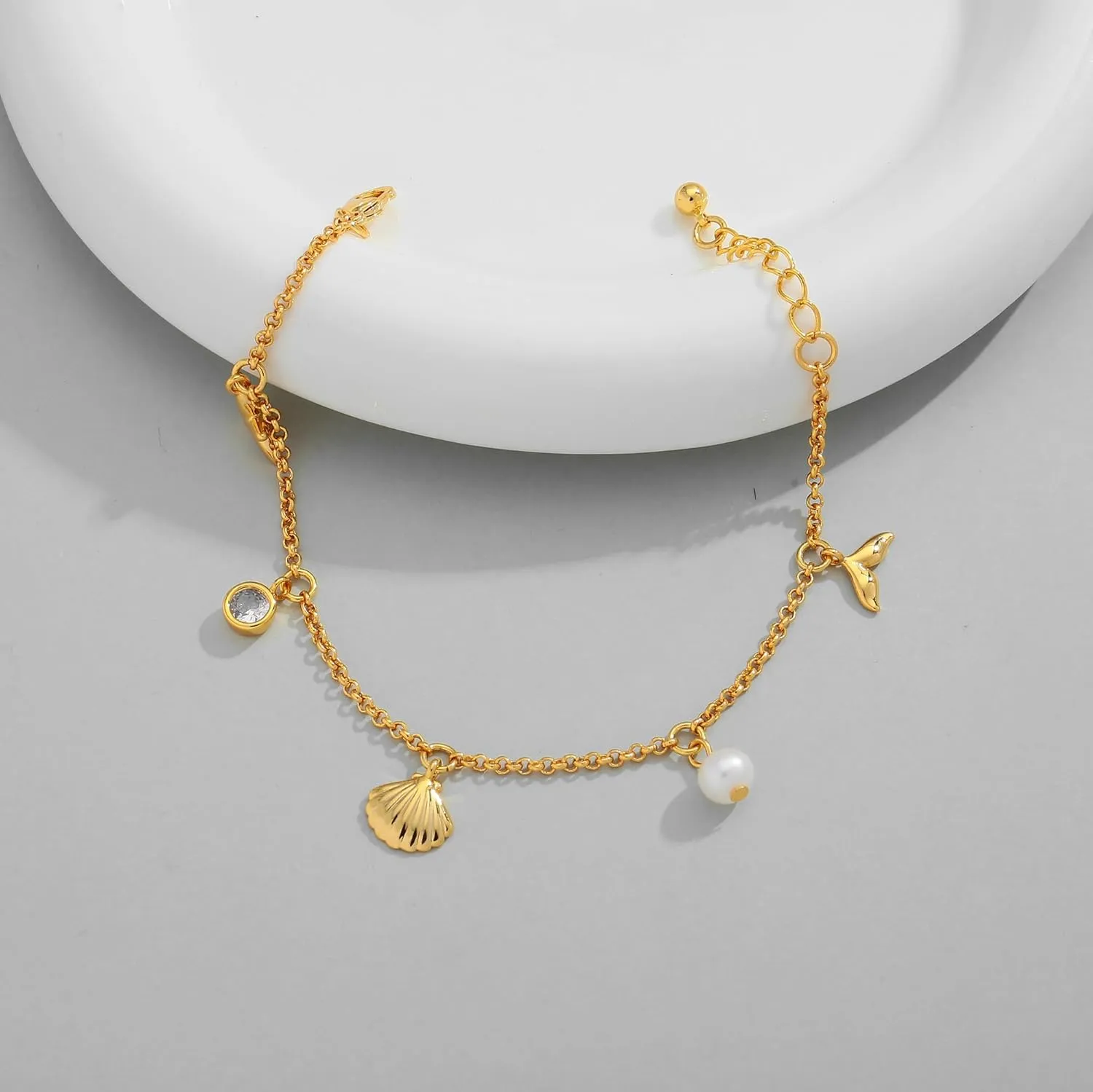 WOWORAMA Starfish Seashell Bracelet for Women Gold Beach Shell Charm Bracelets Adjustable Shell Beads Bracelet Boho Hawaiian Ocean Mermaid Bracelet